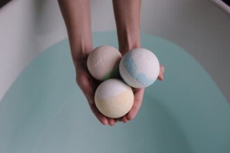 Make effervescent bath bombs that transform every bath into a relaxing and pampering experience